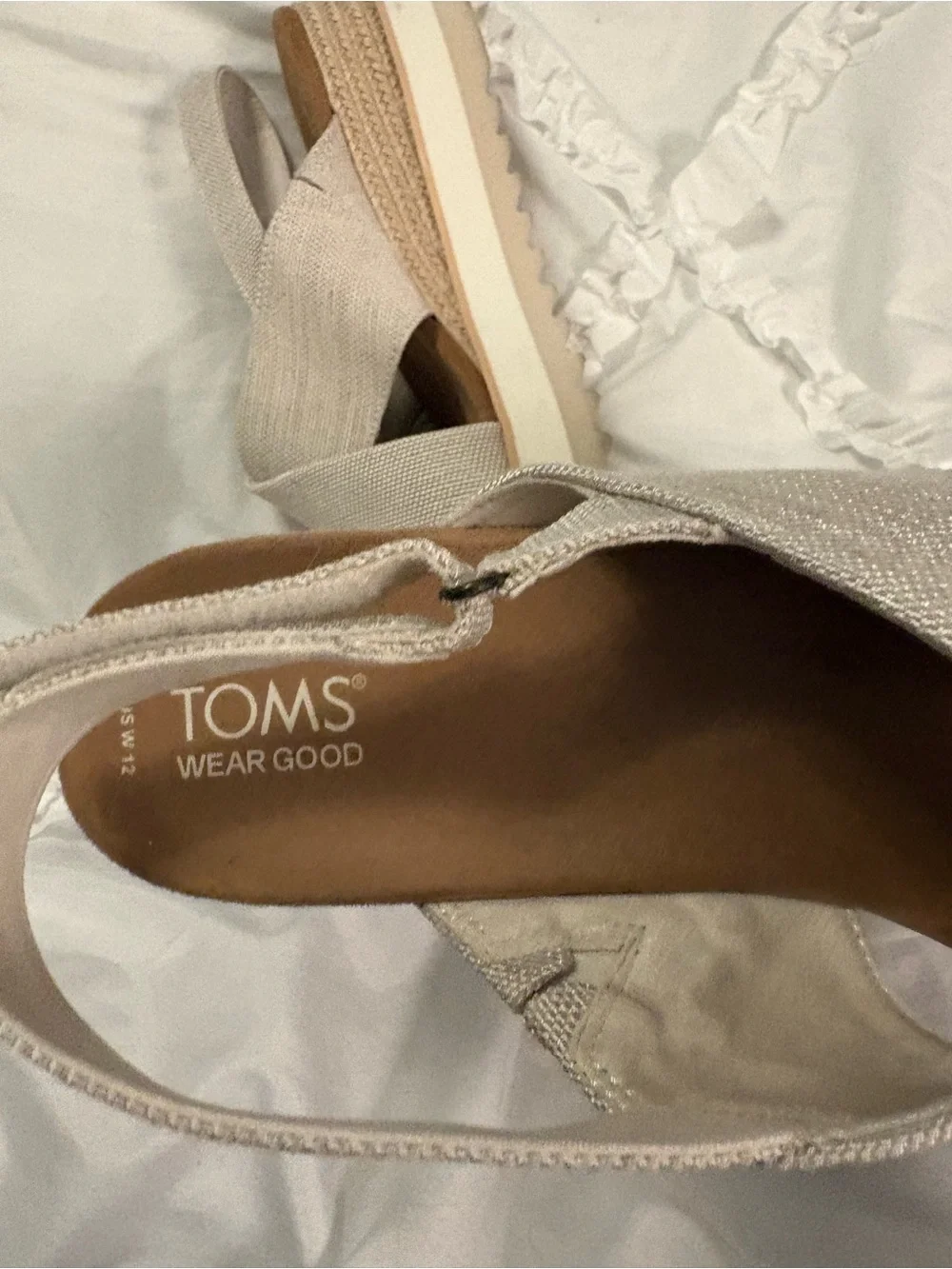 Toms casual crossover